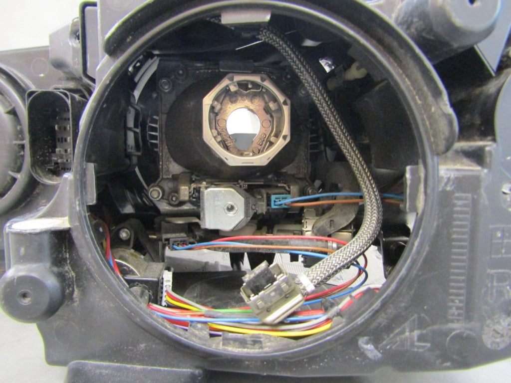 Prednji far Skoda Octavia 3 III xenon nezakretni 12-16 RH desni 5E1941016A