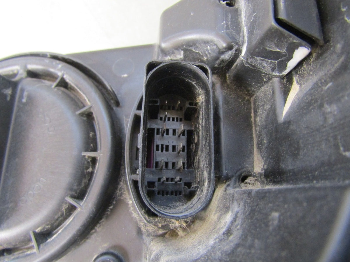 Prednji far Skoda Octavia 3 III xenon nezakretni 12-16 RH desni 5E1941016A