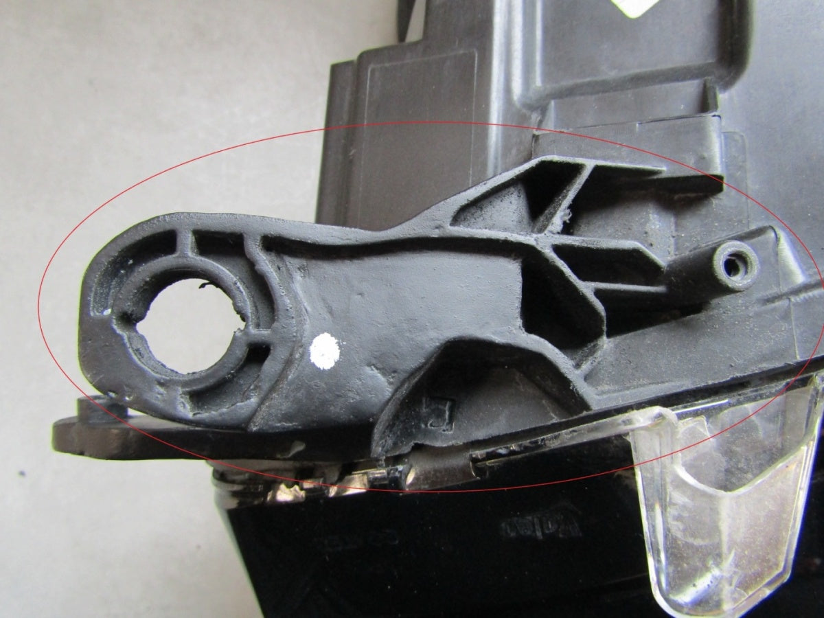 Prednji far VOLKSWAGEN SPORTSVAN 517 xenon 14-18 517941752B