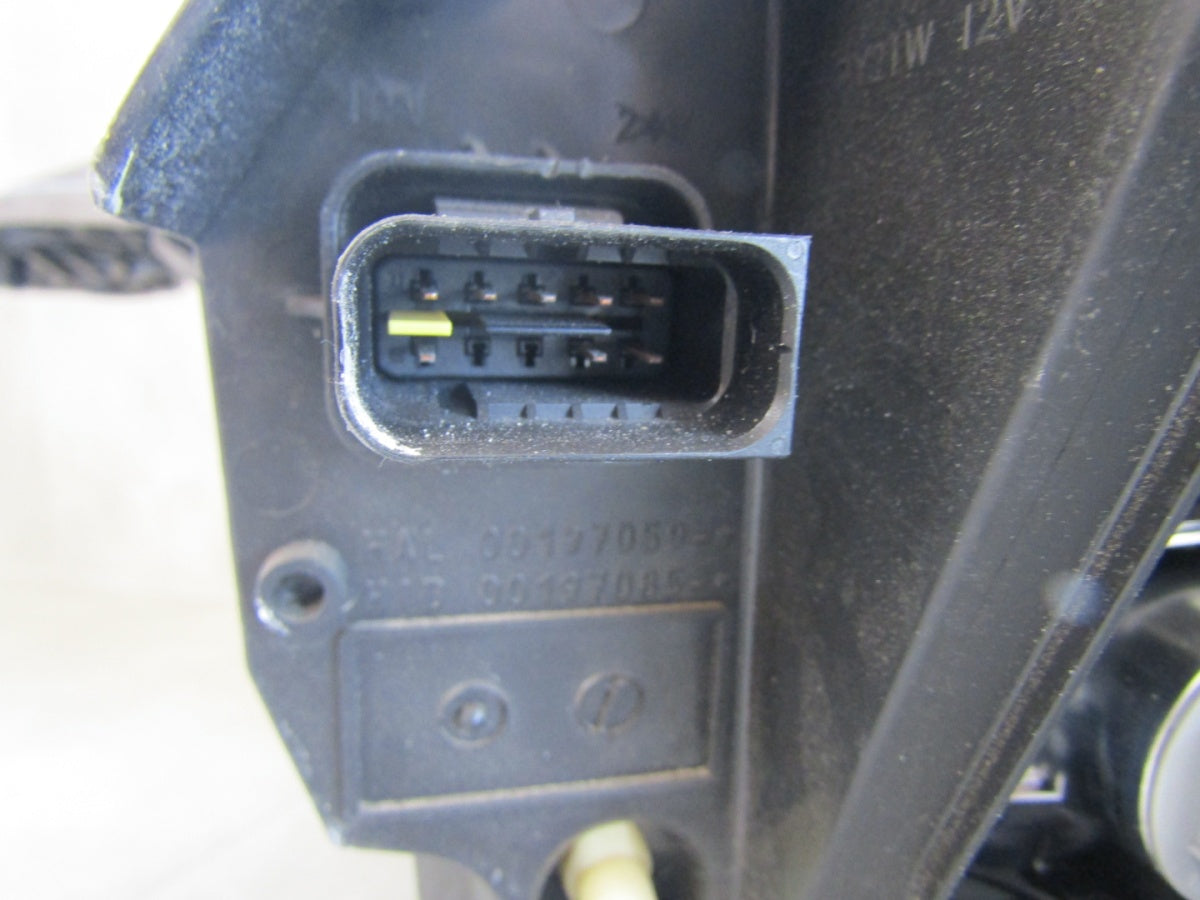 Prednji far Peugeot Expert 3 III xenon nezakretni 16-23 RH 9808235780