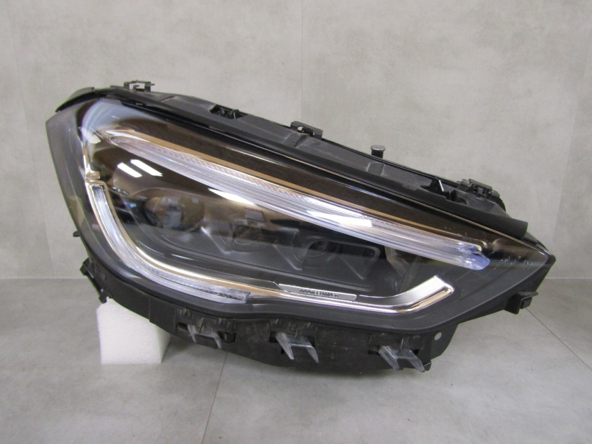 Prednji far Mercedes GLA W247 MULTIBEAM 20-23 RH desni A2479065006