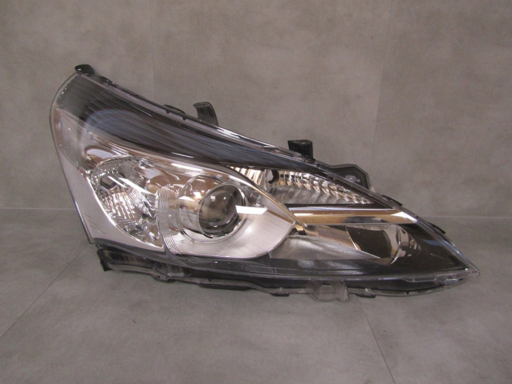 Prednji far Toyota Verso LIFT halogen sa sočivom 13-18 RH 81130-0F161