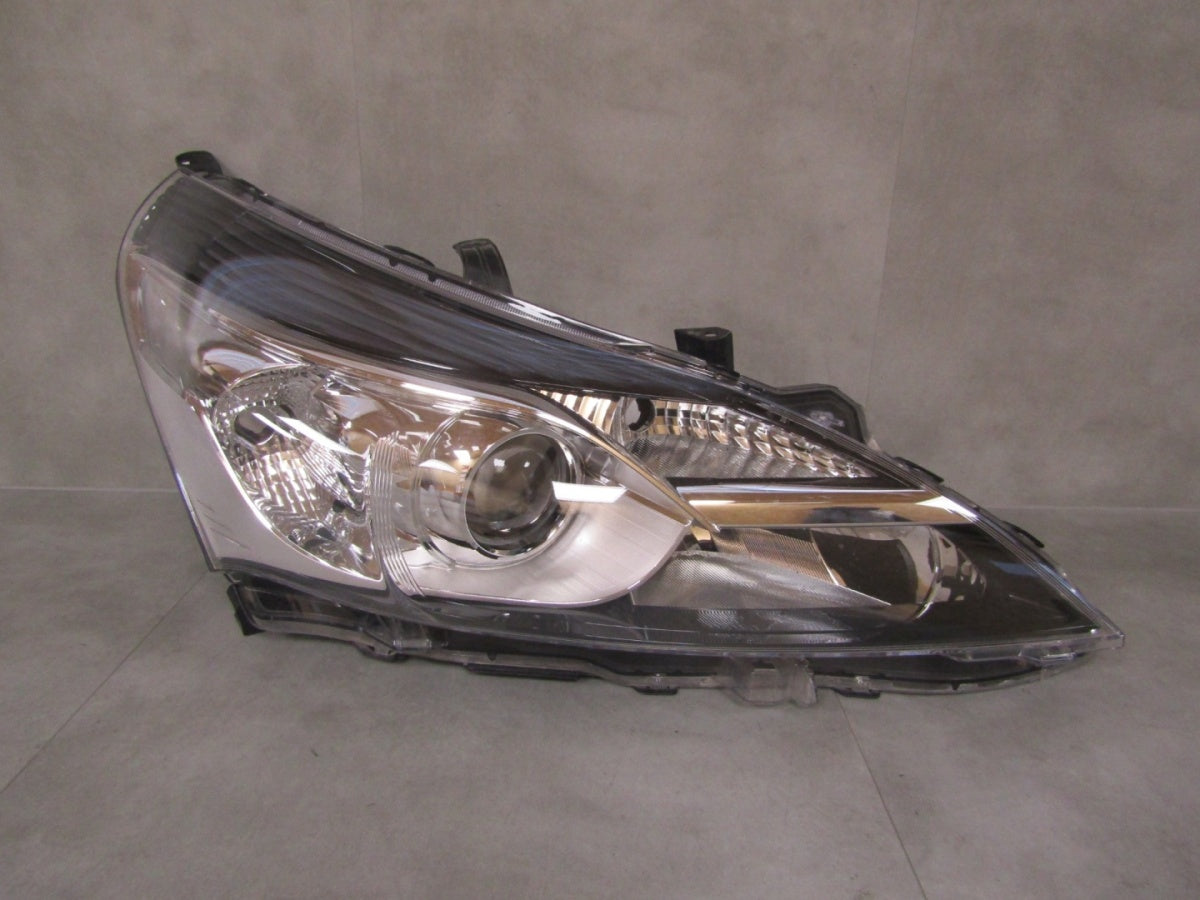 Prednji far Toyota Verso LIFT halogen sa sočivom 13-18 RH 81130-0F161