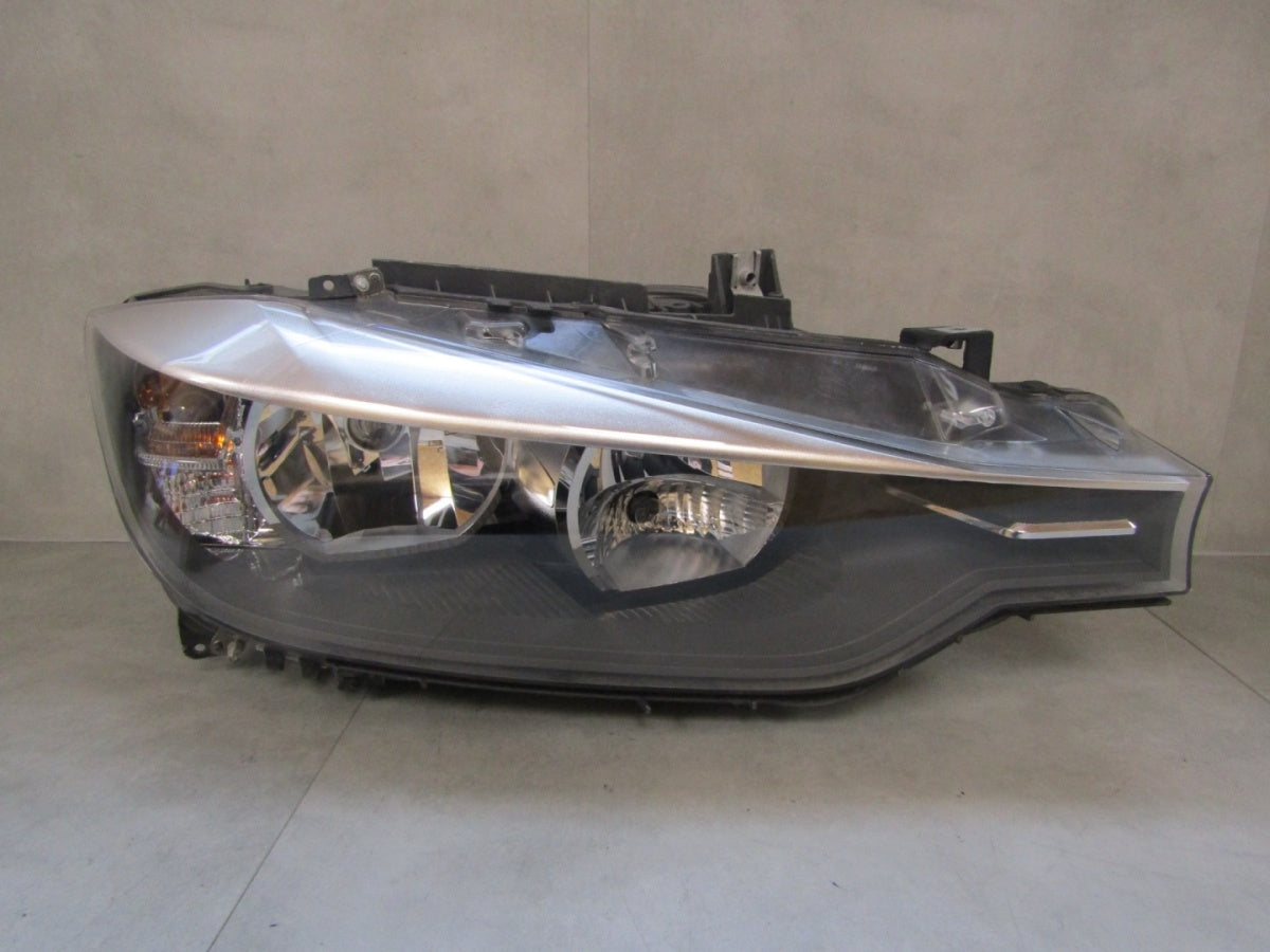 Prednji far BMW 3 F30 F31 halogen 11-15 RH desni