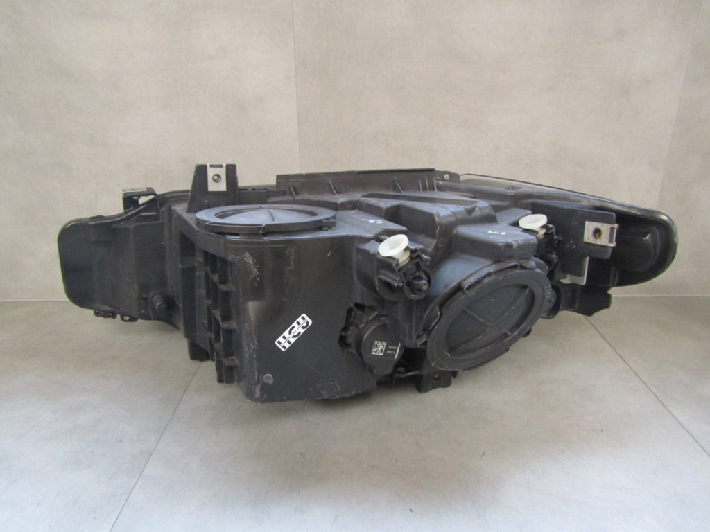 Prednji far BMW 3 F30 F31 halogen 11-15 RH desni