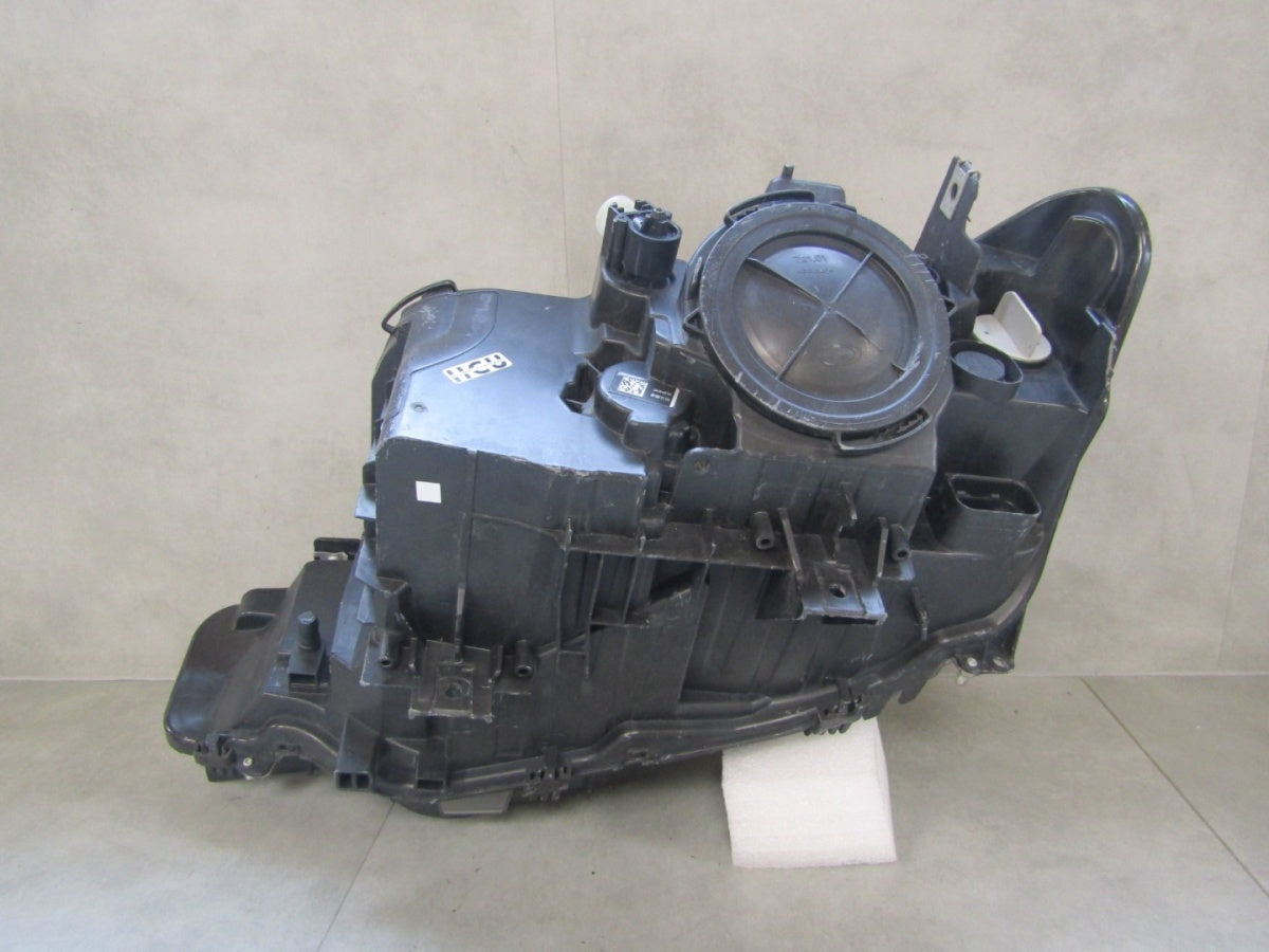 Prednji far BMW 3 F30 F31 halogen 11-15 RH desni