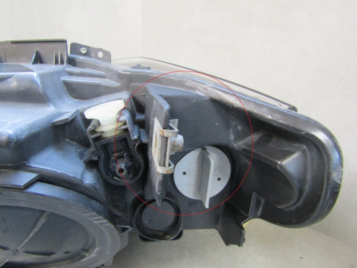Prednji far BMW 3 F30 F31 halogen 11-15 RH desni