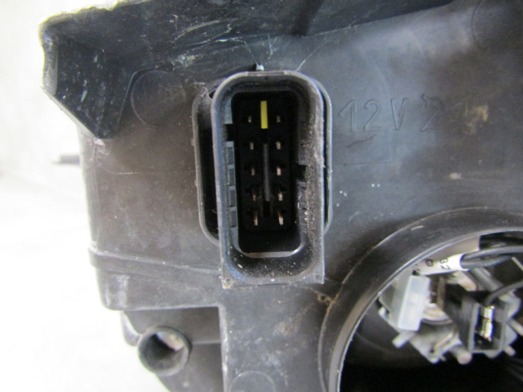 Prednji far Opel Combo E IV halogen RH 18- 9816825480