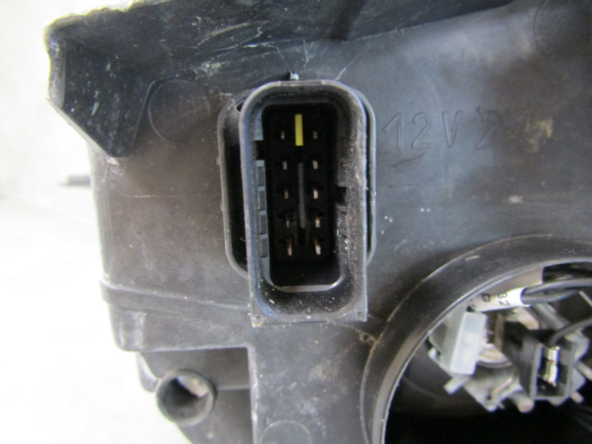 Prednji far Opel Combo E IV halogen RH 18- 9816825480