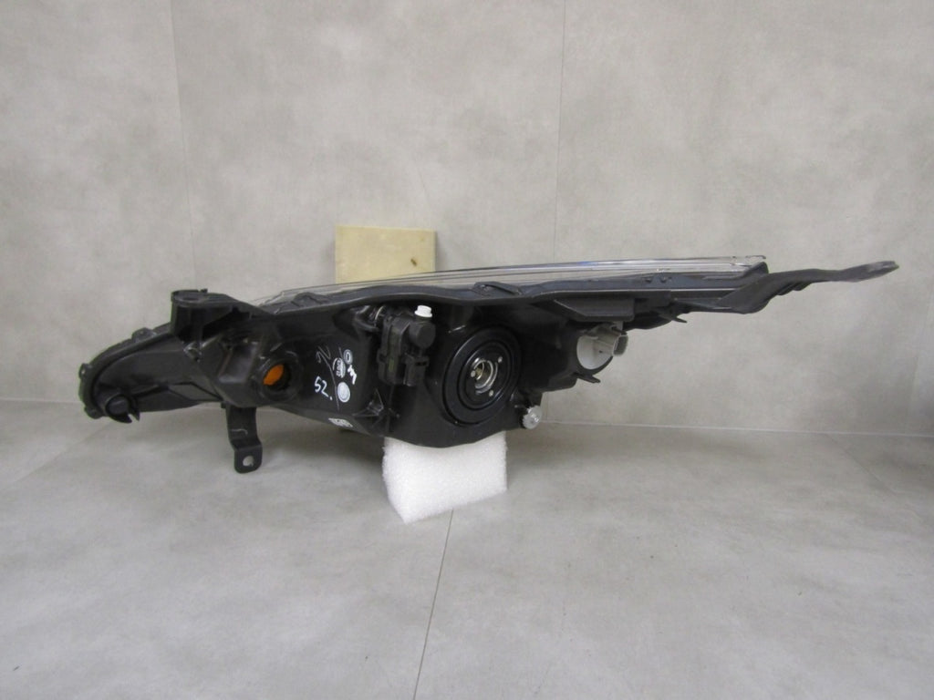 Prednji far Toyota Aygo 2 II halogen sa sočivom + LED 14-18 RH KOITO 0H-17