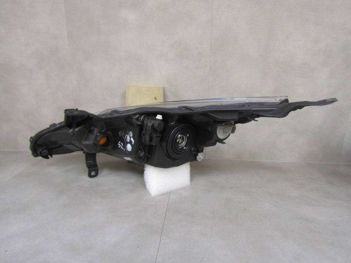 Prednji far Toyota Aygo 2 II halogen sa sočivom + LED 14-18 RH KOITO 0H-17
