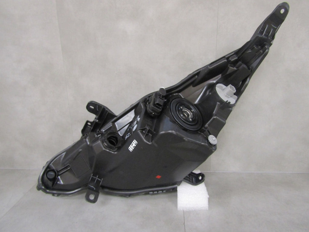 Prednji far Toyota Aygo 2 II halogen sa sočivom + LED 14-18 RH KOITO 0H-17