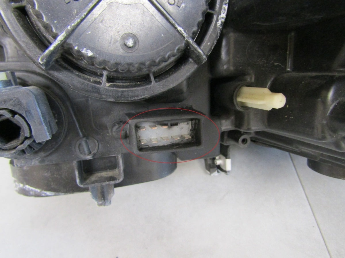 Prednji far OPEL CROSSLAND X ZWYKŁA17-20 RH desni 13467968