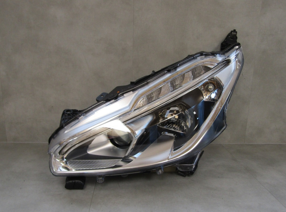 Prednji far PEUGEOT 208 I LIFT halogen sa sočivom + LED 15-19 LH lijevi