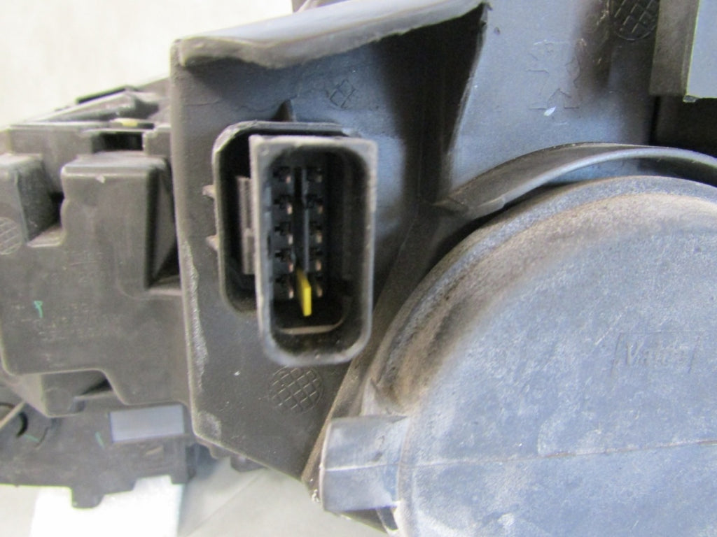 Prednji far Peugeot Partner 4 IV Rifter halogen 18-23 RH desni 9816826880