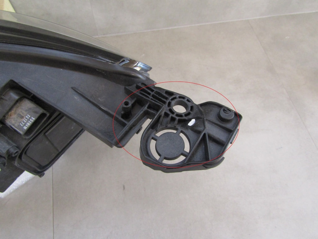 Prednji far Peugeot 308 T9 Lift FULL LED 17-21 RH desni 16180005