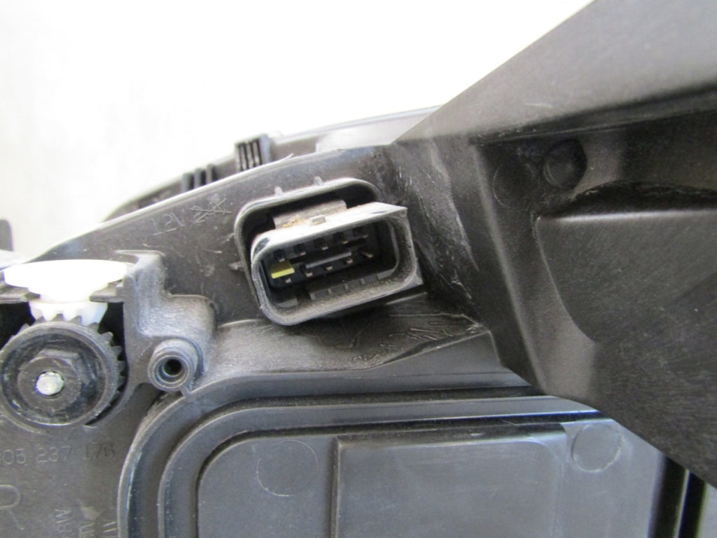 Prednji far Peugeot 308 T9 Lift FULL LED 17-21 RH desni 16180005