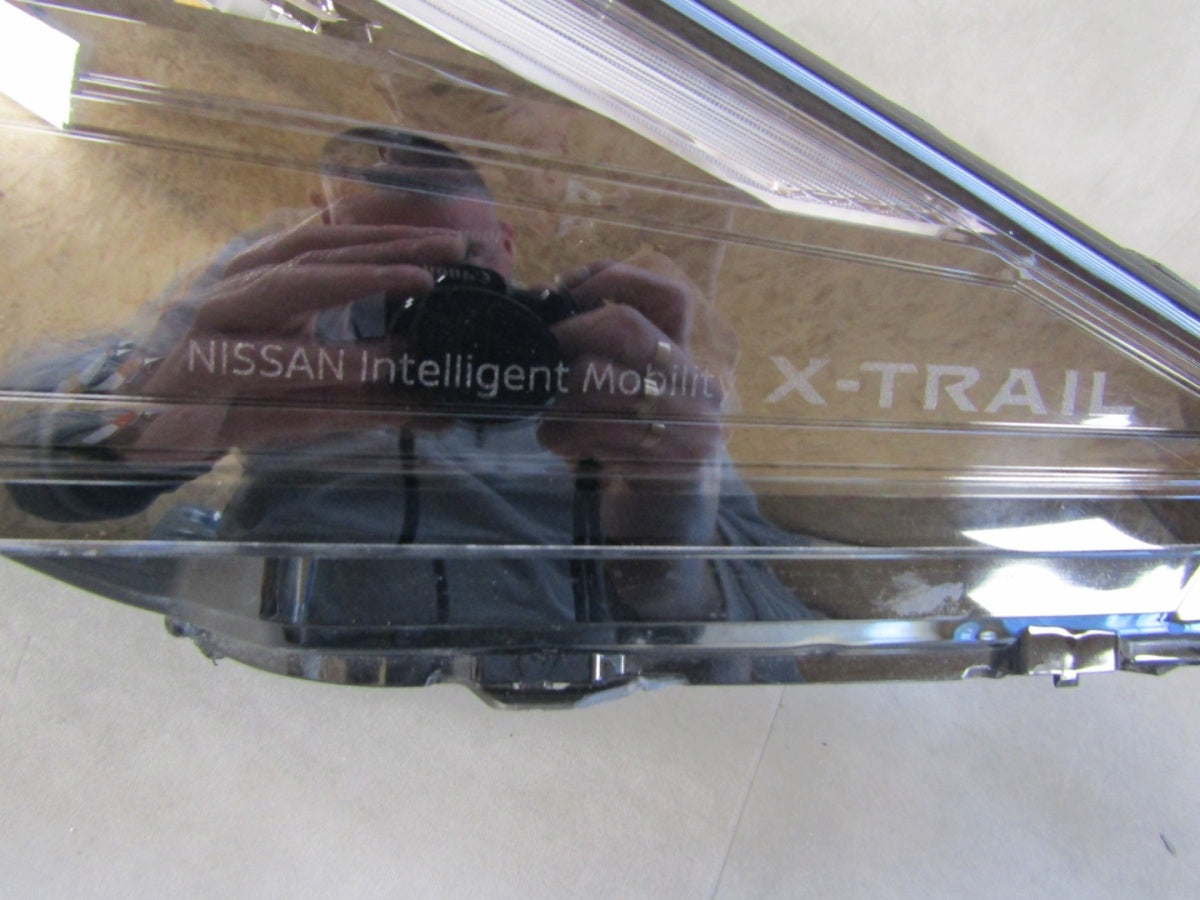 Prednji far LED DRL NISSAN XTRAIL X-TRAIL T33 T 33 lijevi LH lijevi 2102378S