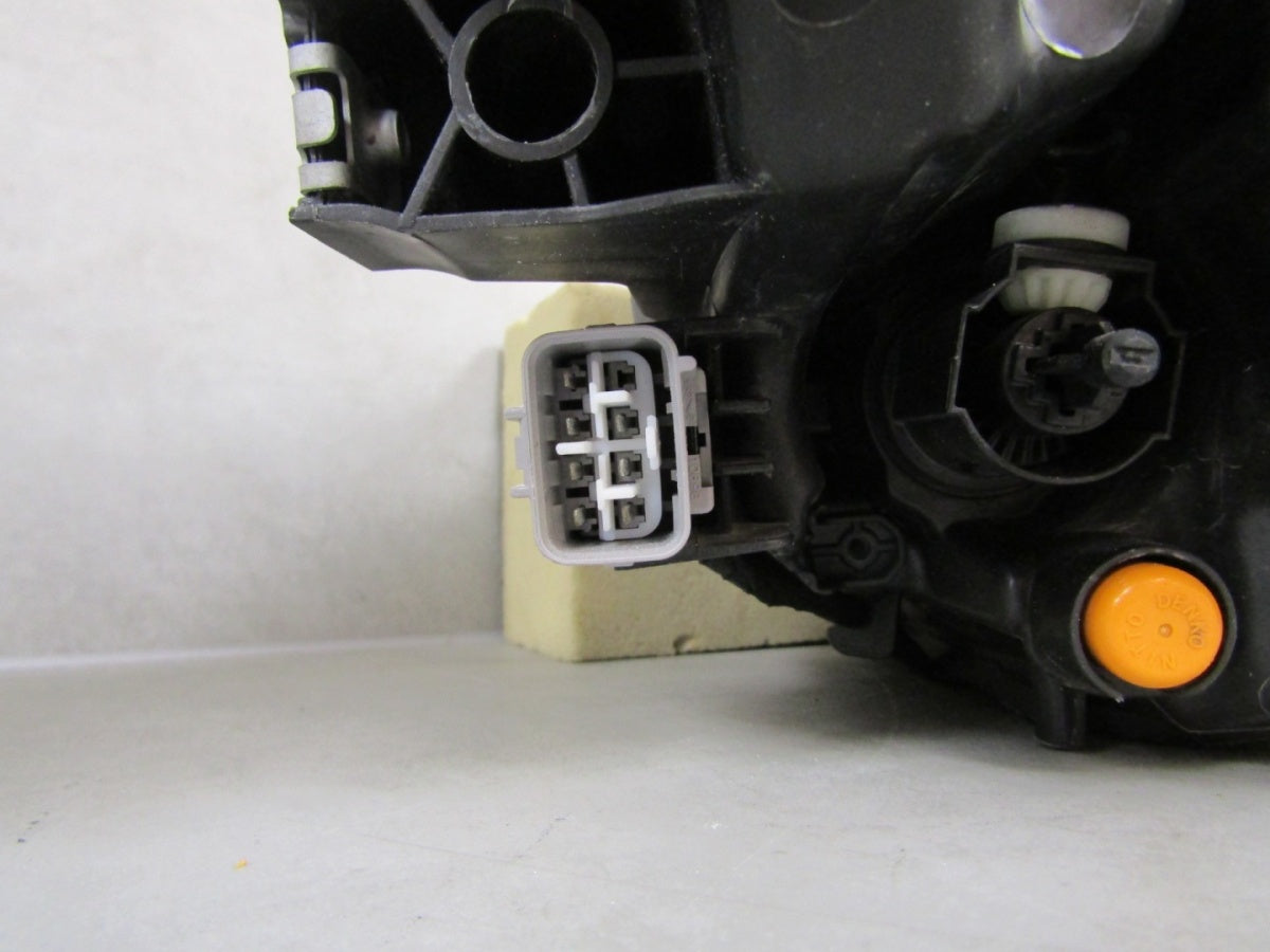 Prednji far TOYOTA AURIS 2 II halogen + LED 12-15 LH lijevi 81150-02E21