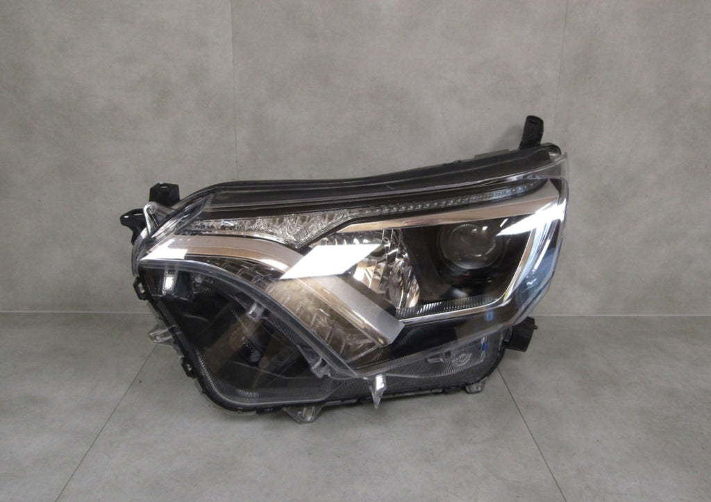 Prednji far TOYOTA RAV4 IV 4 LIFT halogen 15-18 LH lijevi
