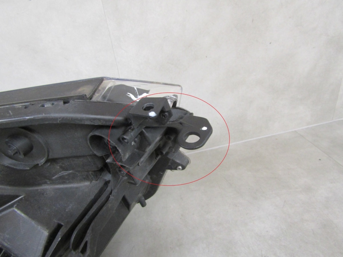 Prednji far TOYOTA RAV4 IV 4 LIFT halogen 15-18 LH lijevi