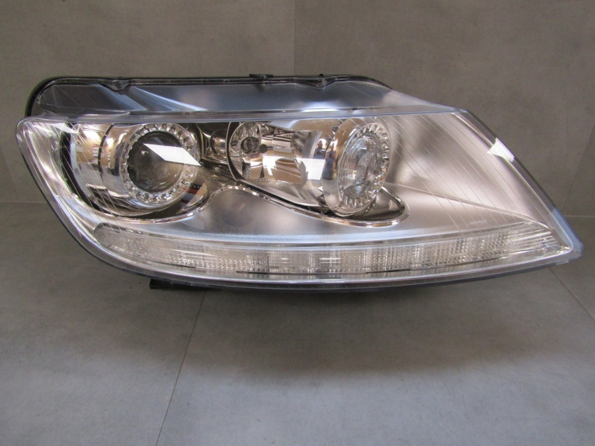 Prednji far VOLKSWAGEN PHAETON I xenon zakretni 02-06RH desni 3D1941032E