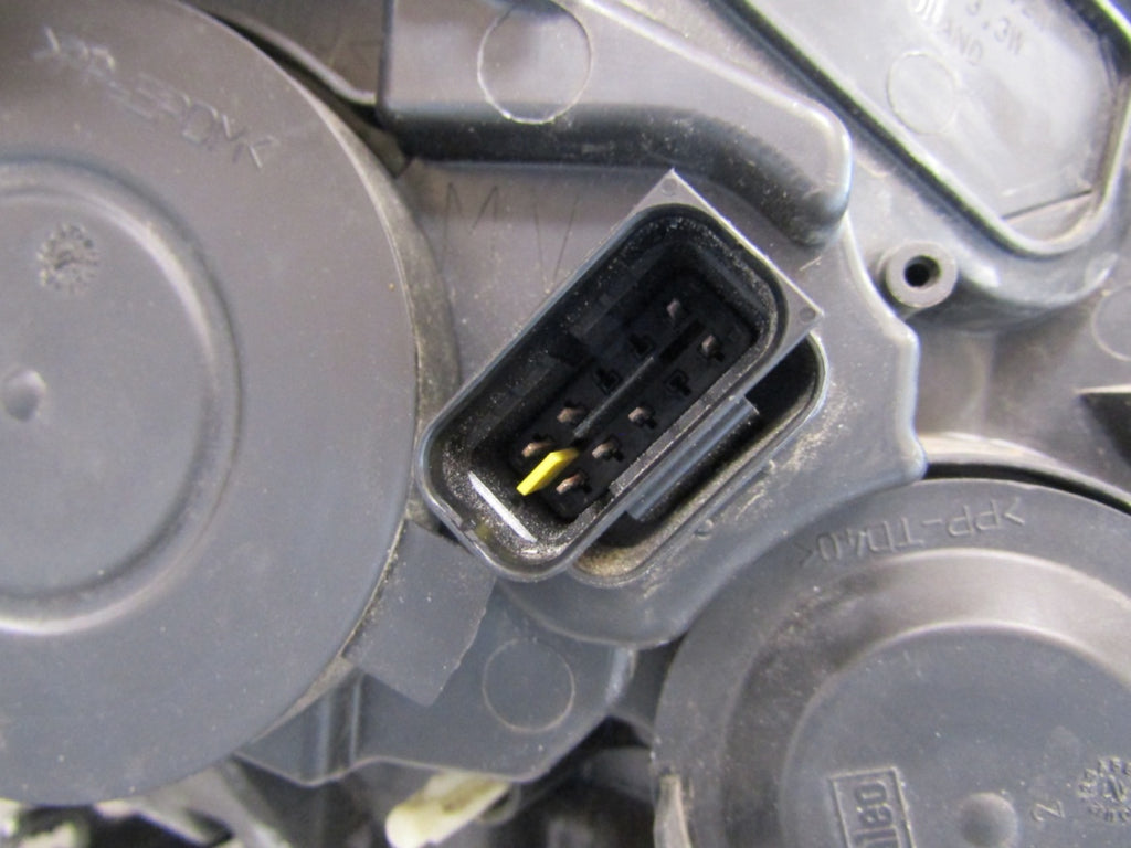 Prednji far Peugeot 208 I Lift halogen sa sočivom 15-19 LH 9810805780