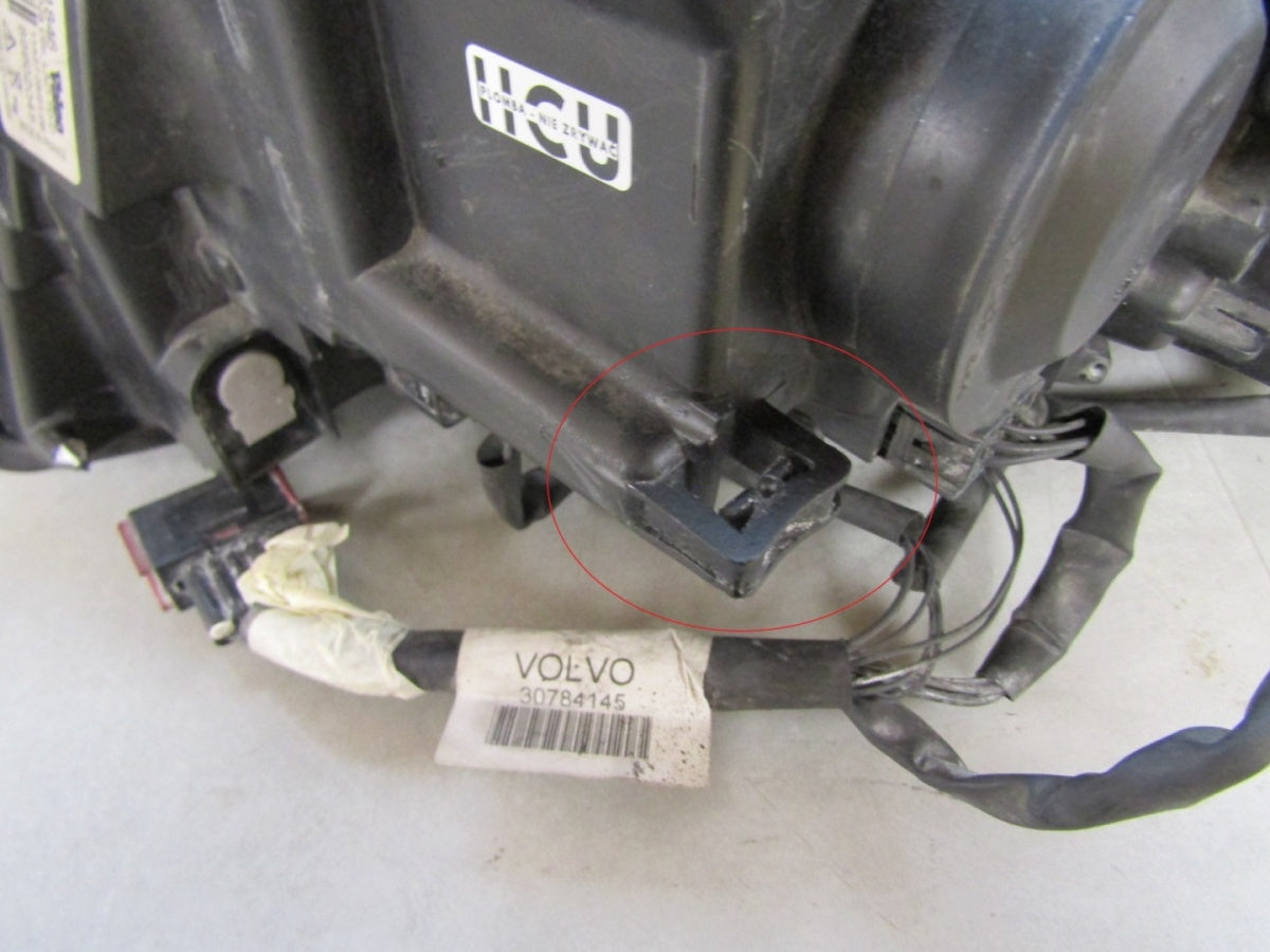 Prednji far Volvo XC90 1 I LIFT xenon zakretni 06-14 RH desni 31111846