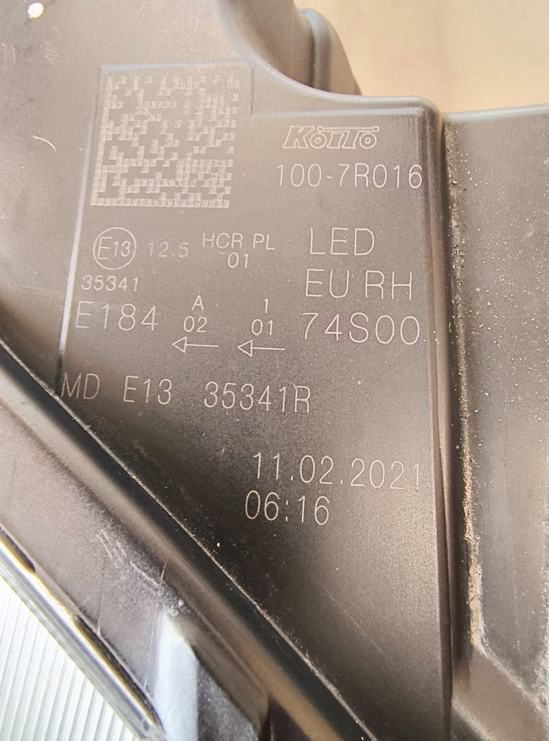 Prednji far Suzuki Vitara 2 II LED LIFT 24- RH desni KOITO 100 7R016