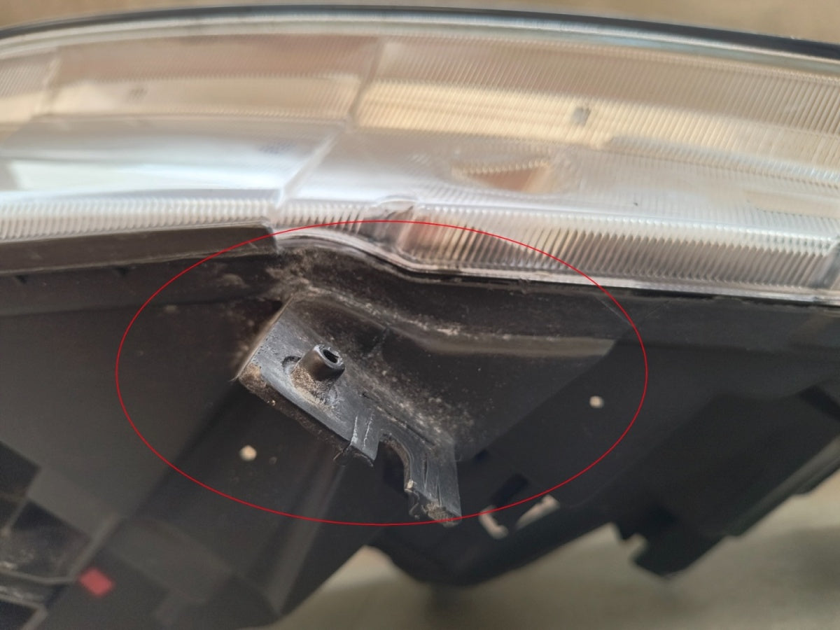 Prednji far Suzuki Vitara 2 II LED LIFT 24- RH desni KOITO 100 7R016