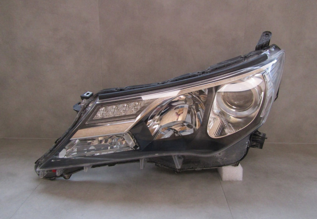 Prednji far TOYOTA RAV 4 IV halogen sa sočivom 13-15 LH