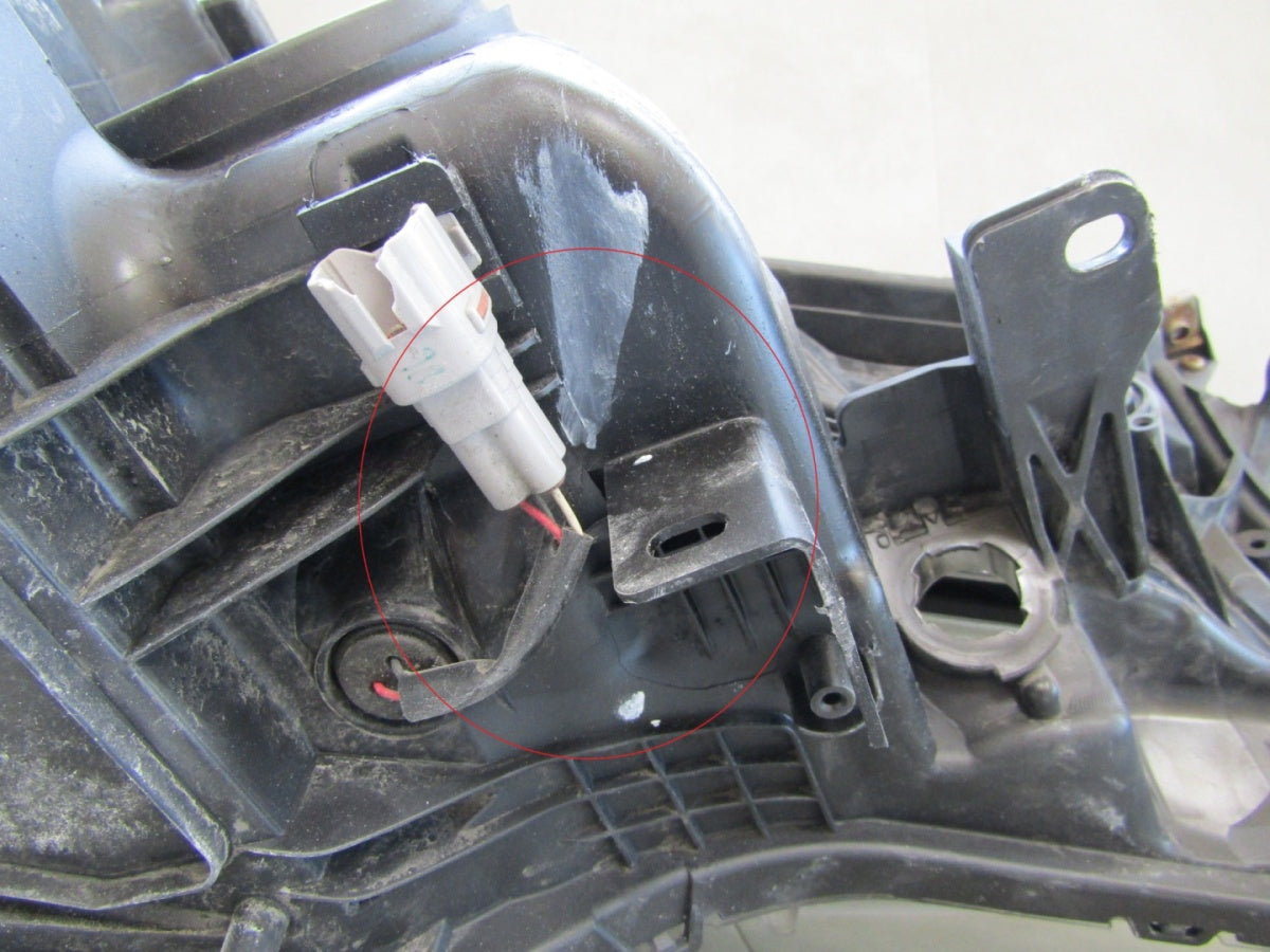 Prednji far TOYOTA RAV 4 IV halogen sa sočivom 13-15 LH