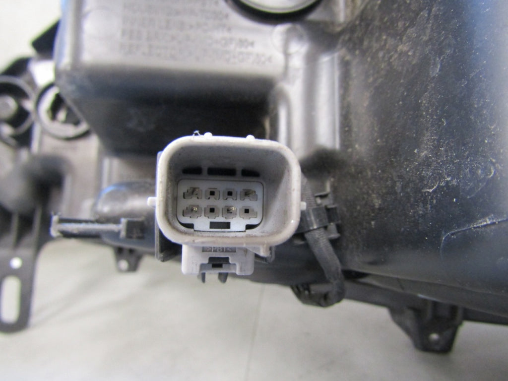 Prednji far TOYOTA COROLLA CROSS LED 20- RH