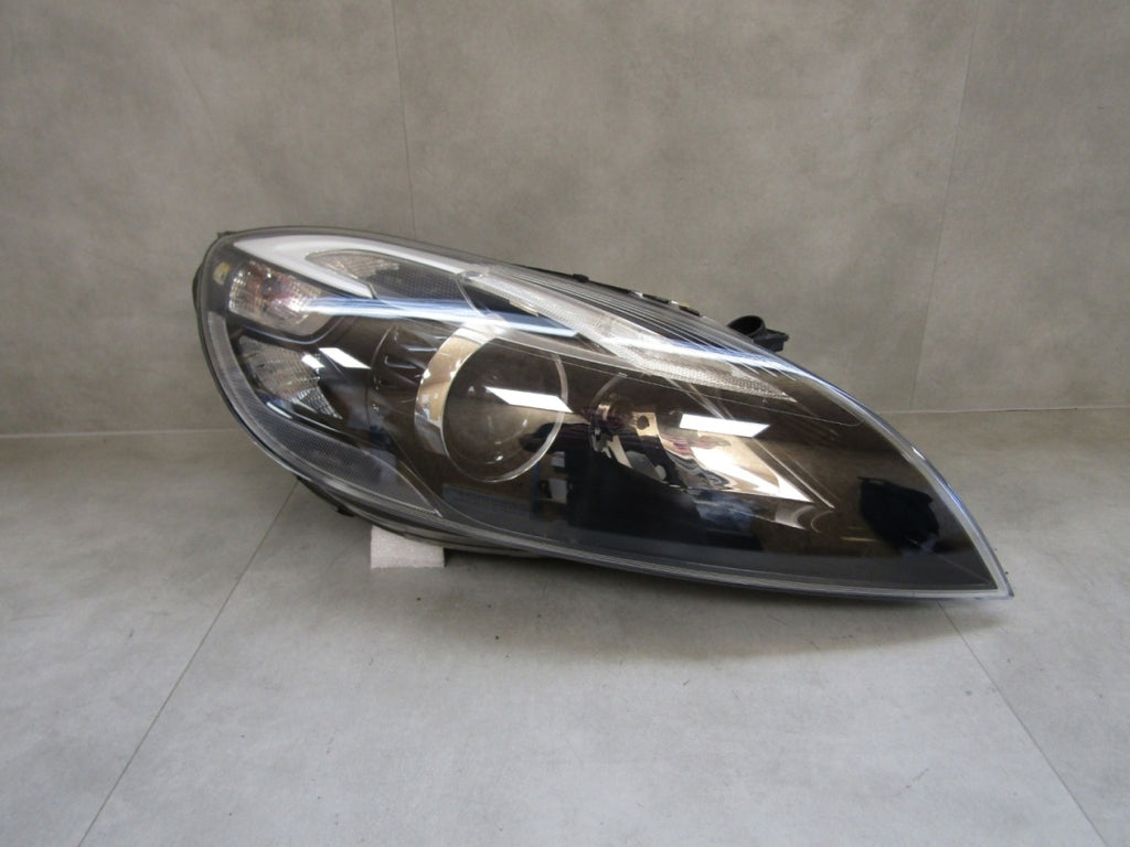 Prednji far VOLVO V 40 II xenon 12-16 RH desni 31283333