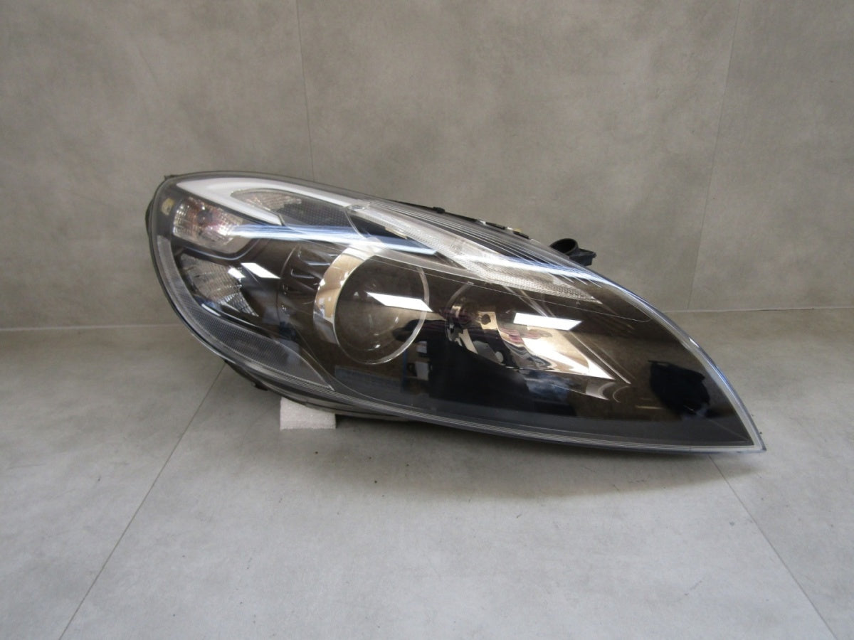 Prednji far VOLVO V 40 II xenon 12-16 RH desni 31283333