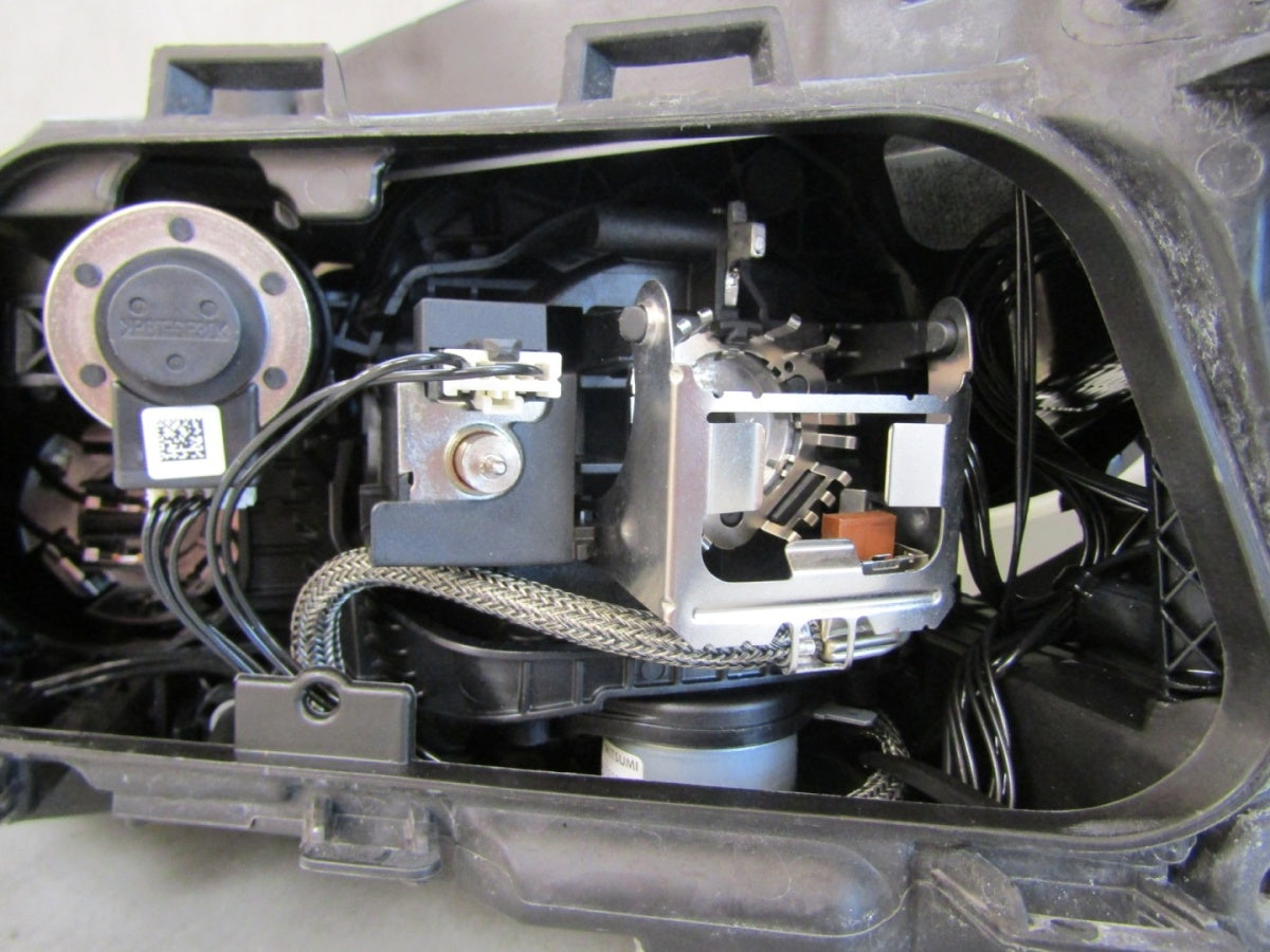 Prednji far VOLVO V 40 II xenon 12-16 RH desni 31283333
