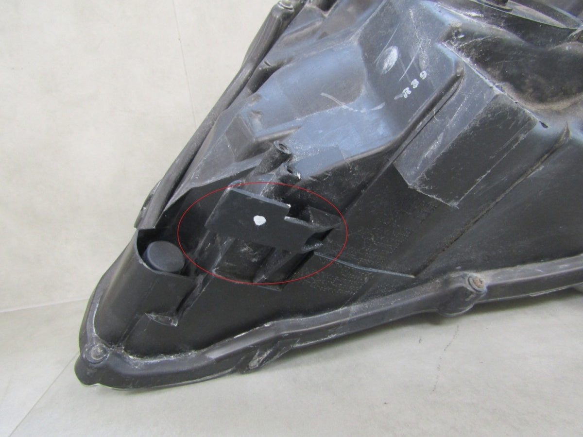Prednji far TOYOTA AVENSIS T27 LIFT 11-15 xenon zakretni RH desni 10000-17687