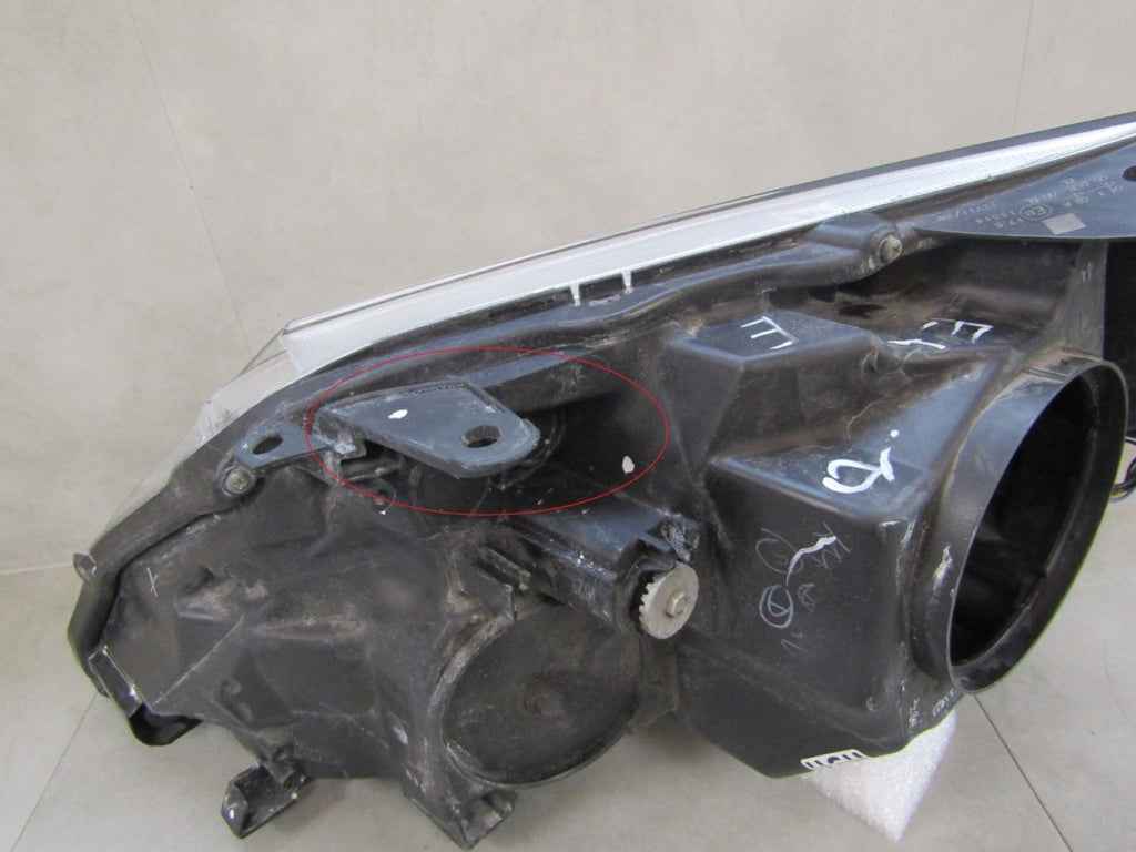 Prednji far TOYOTA AVENSIS T27 LIFT 11-15 xenon zakretni RH desni 10000-17687