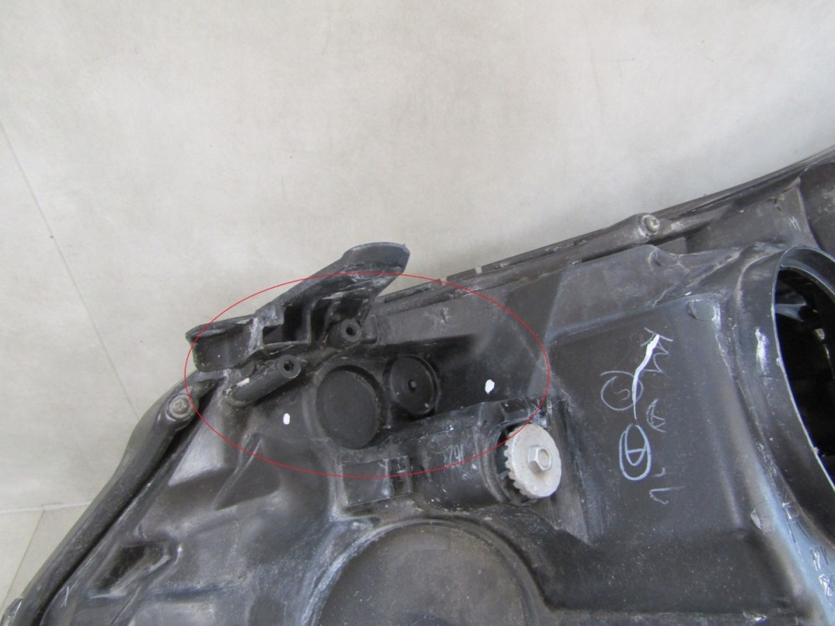 Prednji far TOYOTA AVENSIS T27 LIFT 11-15 xenon zakretni RH desni 10000-17687
