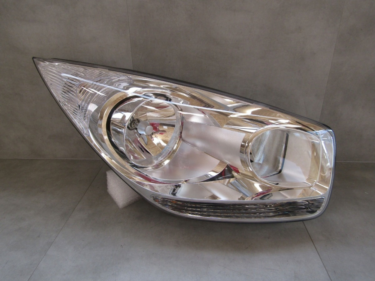 Prednji far Kia Venga halogen 09-19 RH desni 92102 1P000