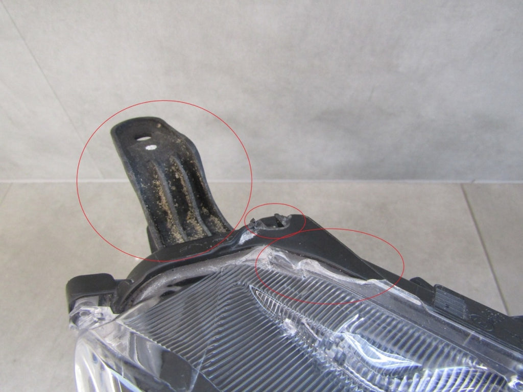 Prednji far Toyota Yaris Cross halogen sa sočivom 20- RH desni 0D-310