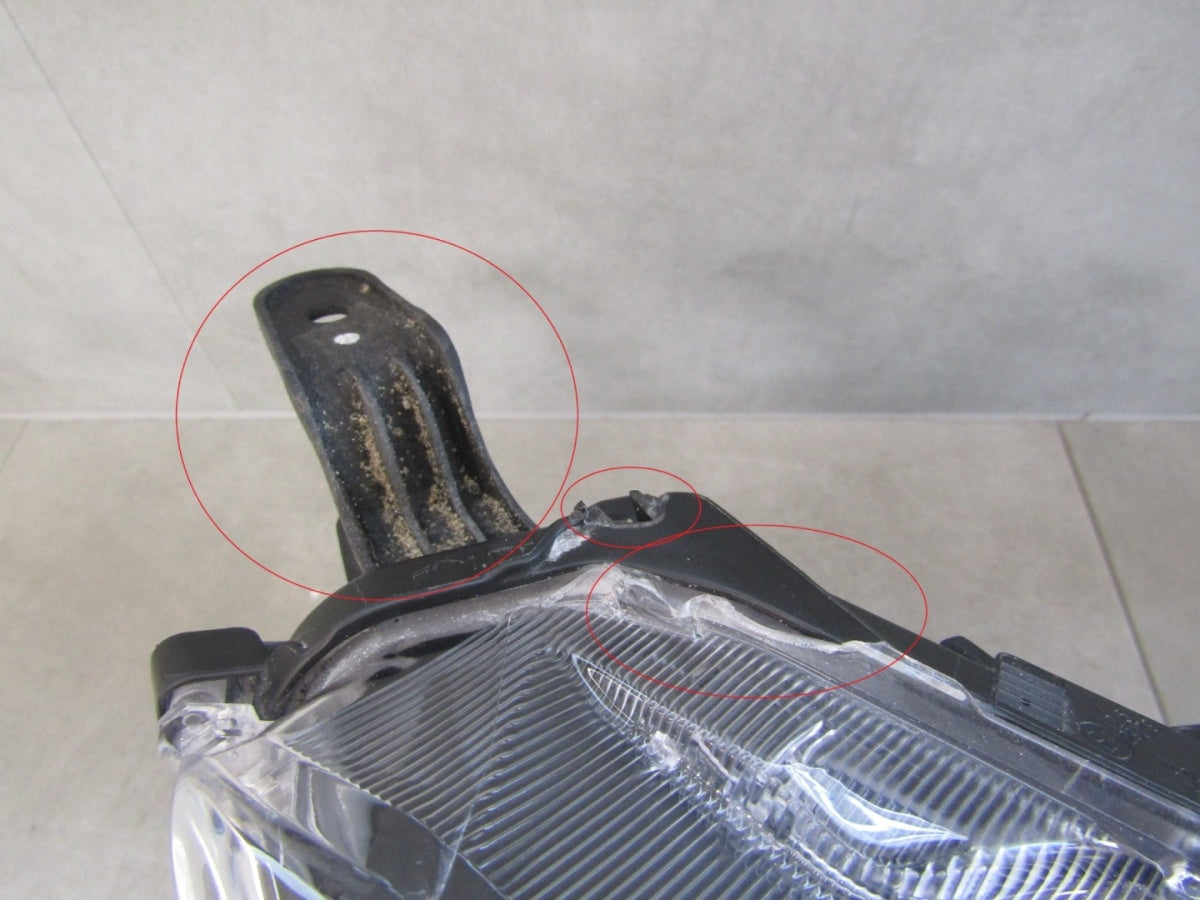 Prednji far Toyota Yaris Cross halogen sa sočivom 20- RH desni 0D-310