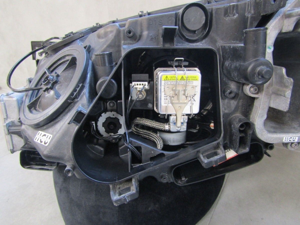 Prednji far BMW 7 F01 F02 xenon zakretni 08-12 RH desni 7182150