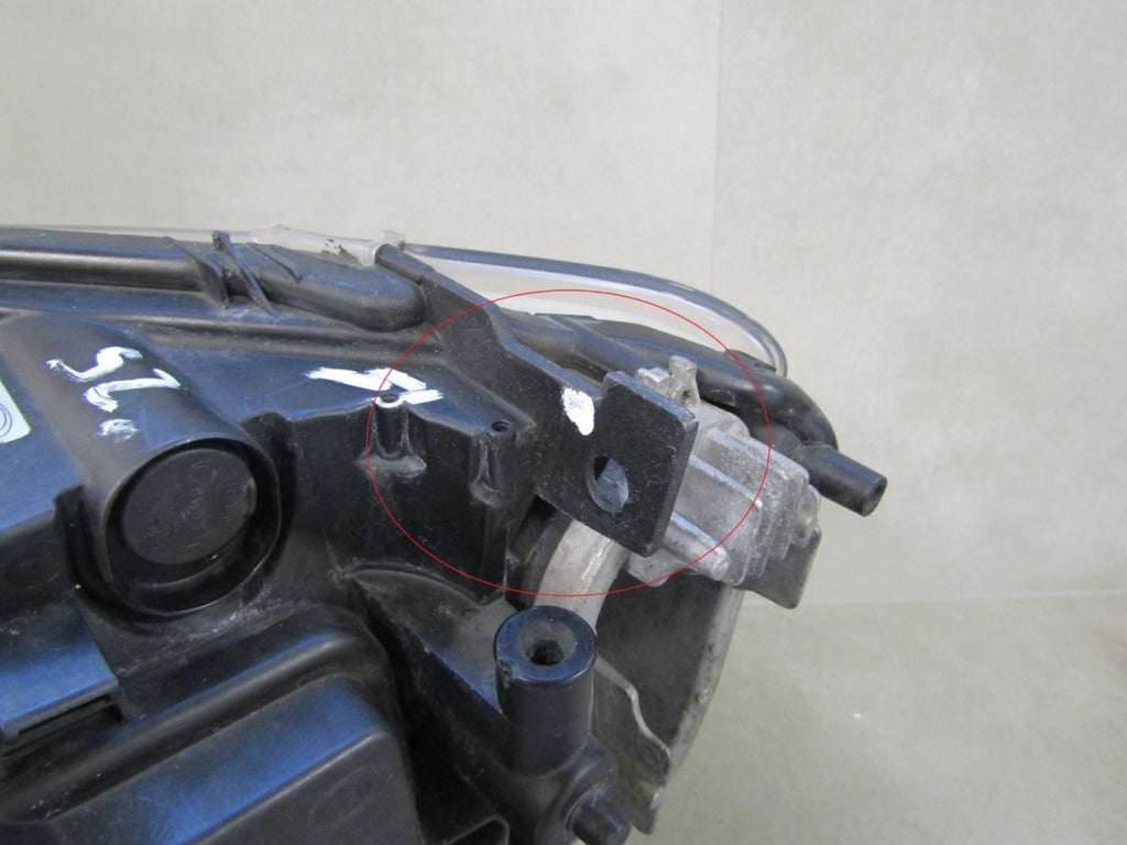 Prednji far BMW 7 F01 F02 xenon zakretni 08-12 RH desni 7182150