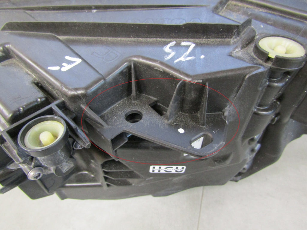 Prednji far Volvo XC40 LIFT FULL LED PIXEL 22- RH 32392325
