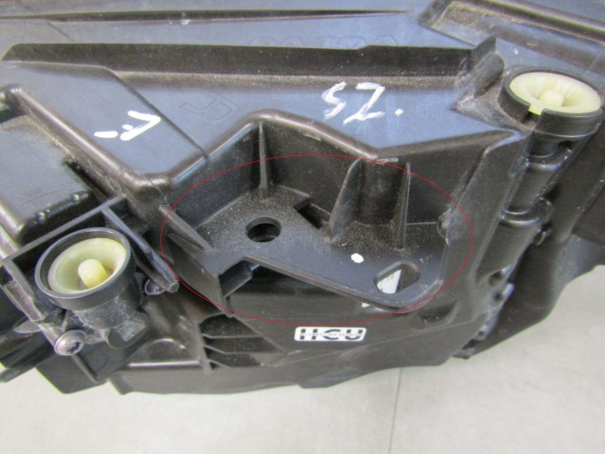 Prednji far Volvo XC40 LIFT FULL LED PIXEL 22- RH 32392325