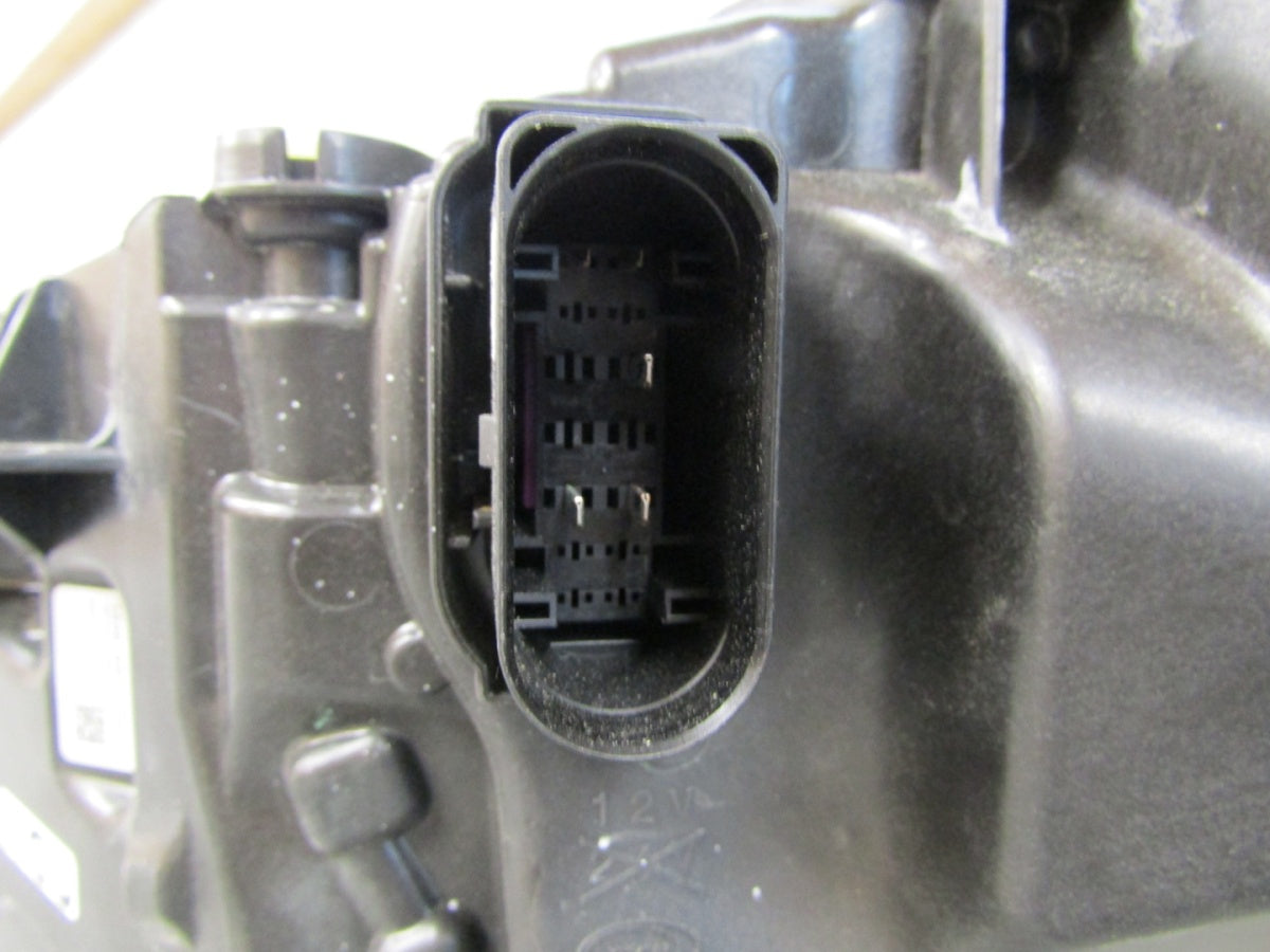 Prednji far Volvo XC40 LIFT FULL LED PIXEL 22- RH 32392325