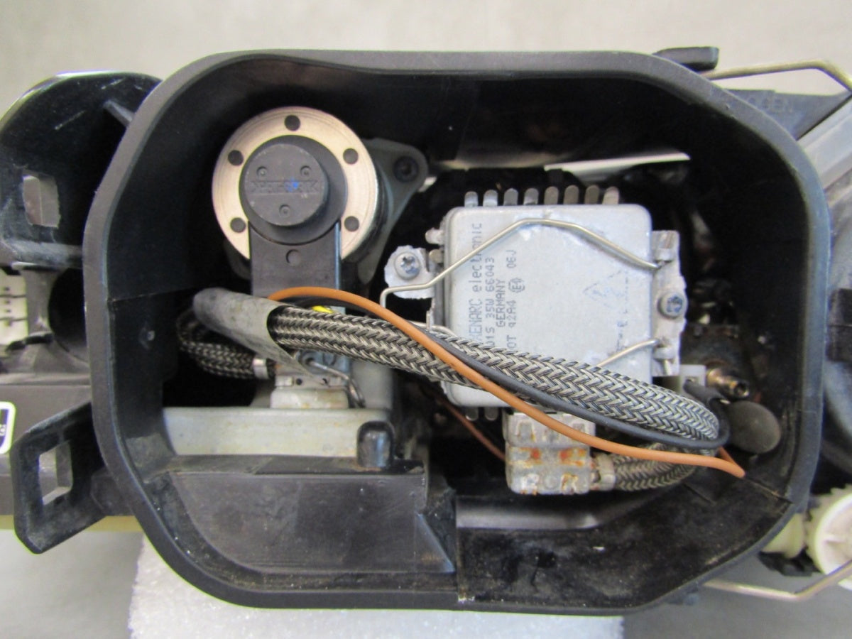 Prednji far VW TOUAREG I KSEONON nezakretni 02-06 RH