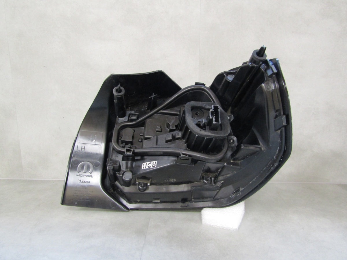 komplet lamp tylnych lijevi desni Citroen C3 IV halogen 24- 9848892180 9845602580