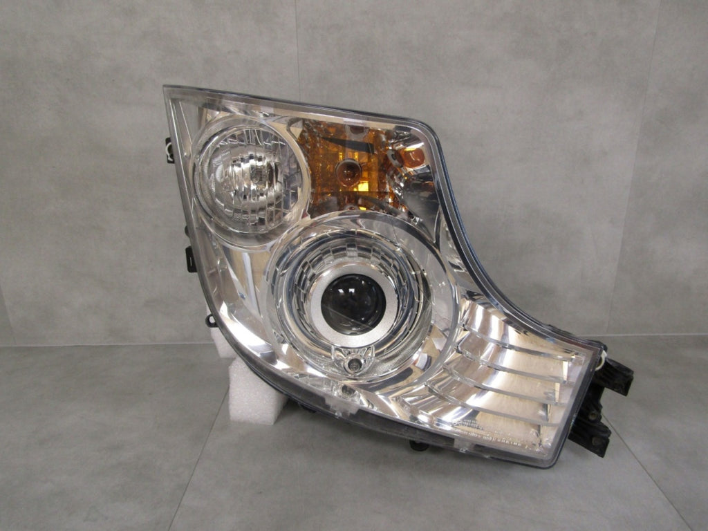 Prednji far Mercedes Actros MP4 xenon 11- RH A9608200739
